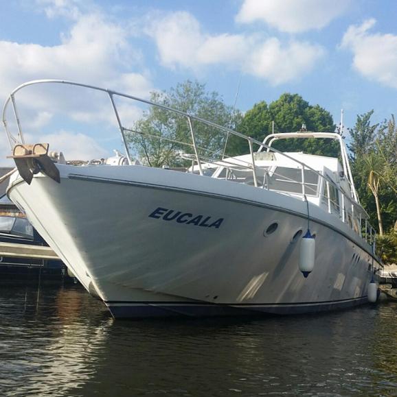Eucala Motor Yacht Hotel Ийст Молзи Екстериор снимка