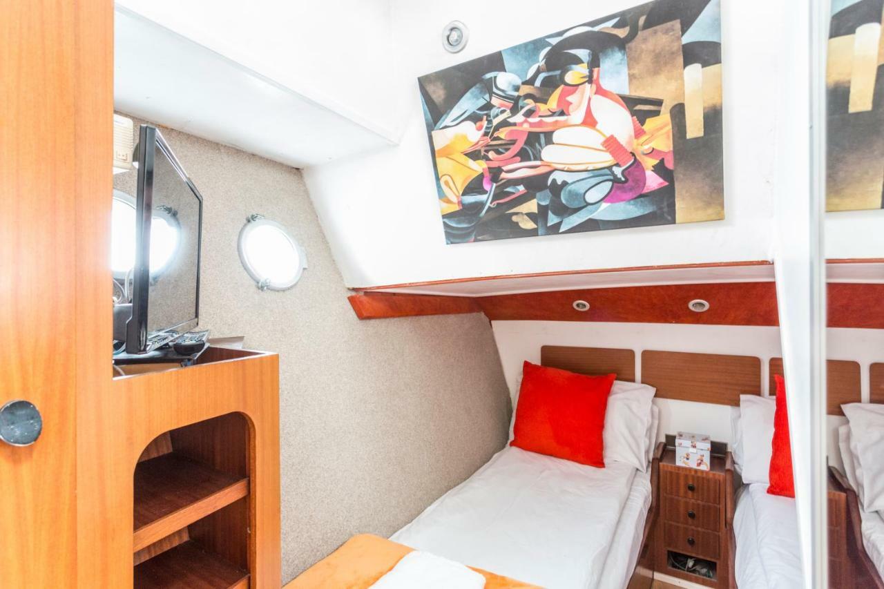 Eucala Motor Yacht Hotel Ийст Молзи Екстериор снимка